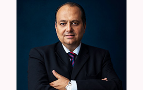 Autor del libro Dr. Eduardo Avilés, autor