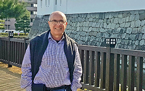 Autor del libro Dr. Eduardo Avilés, autor